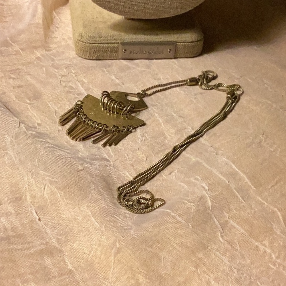 Silver colored box linked necklace with pendant with half moon & fringes - Picture 5 of 8